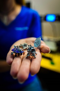 Woman-holding-3D-printed-jewelry-in-palm